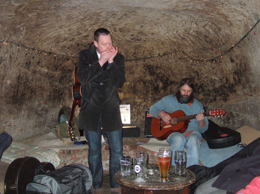 Cookie singing and playing guitar with Alan Robinson playing nylon guitar  at the Loggerheads Nottingham